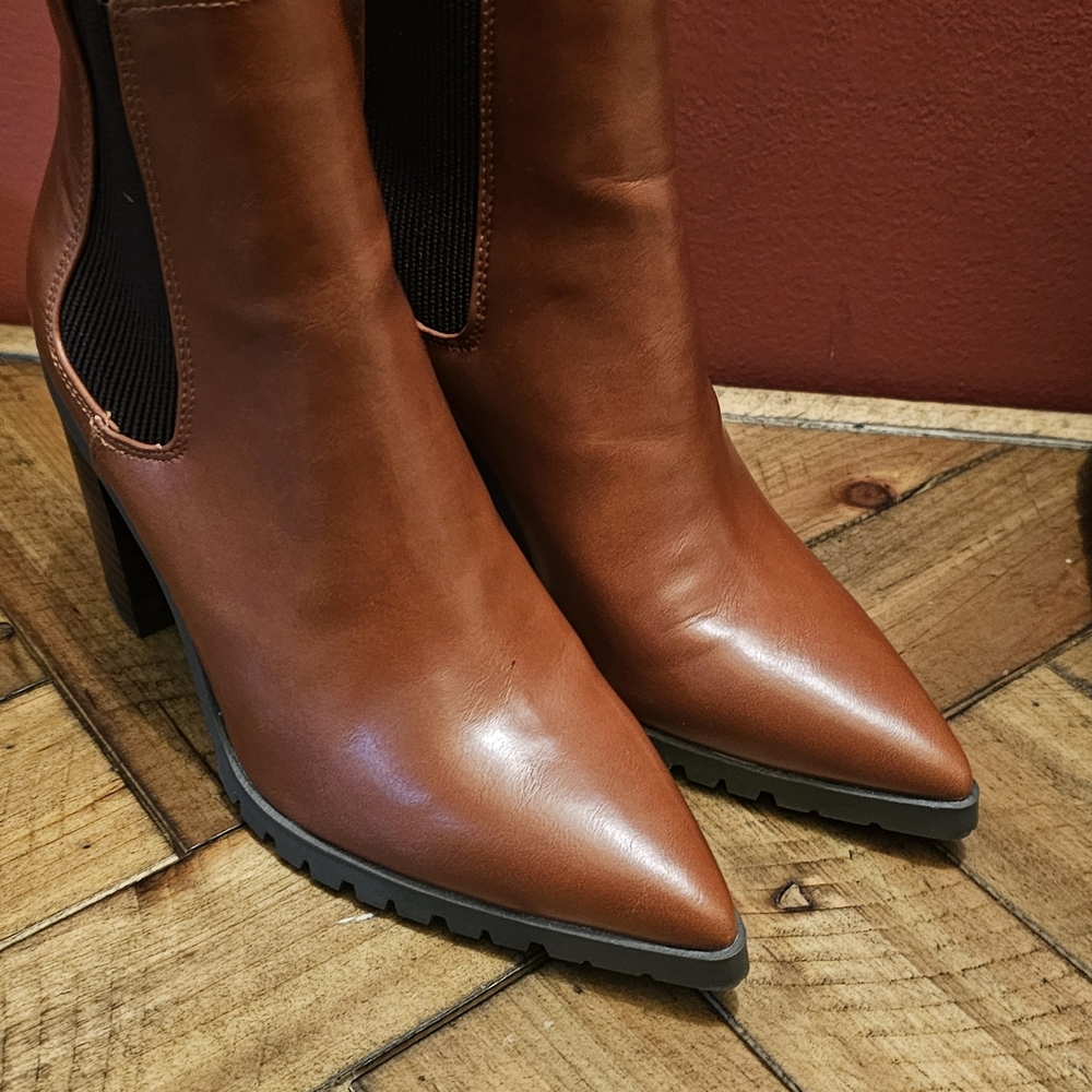 Charles David Brown Ankle Boots - Picture 3 of 6